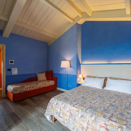 Florario Oda ve Kahvaltı Chieri